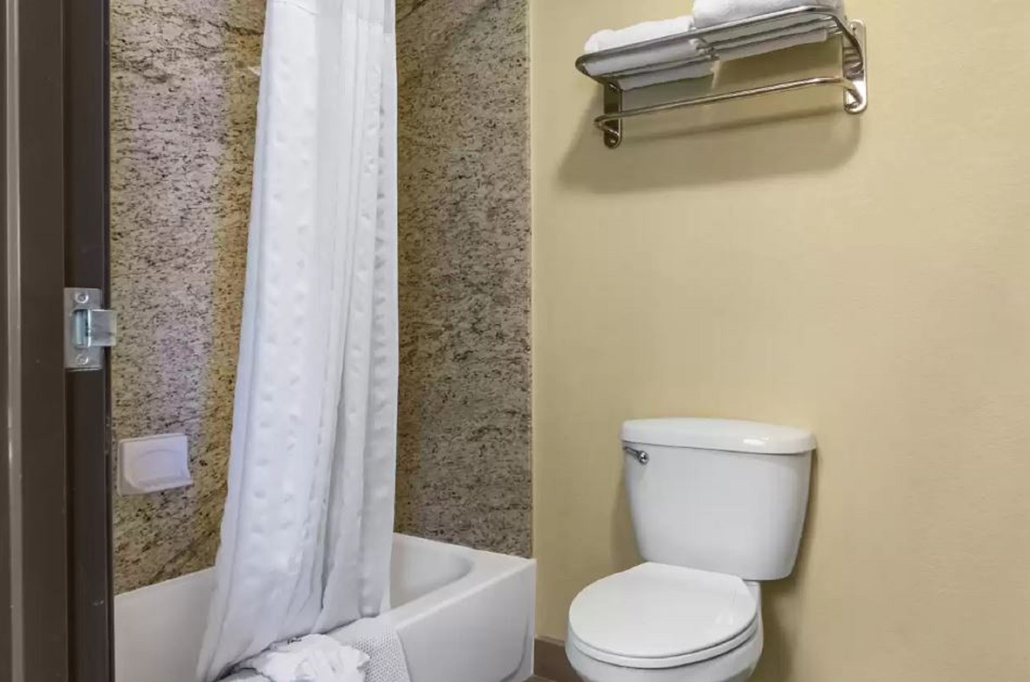 SUITE, KING BED, ACCESSIBLE