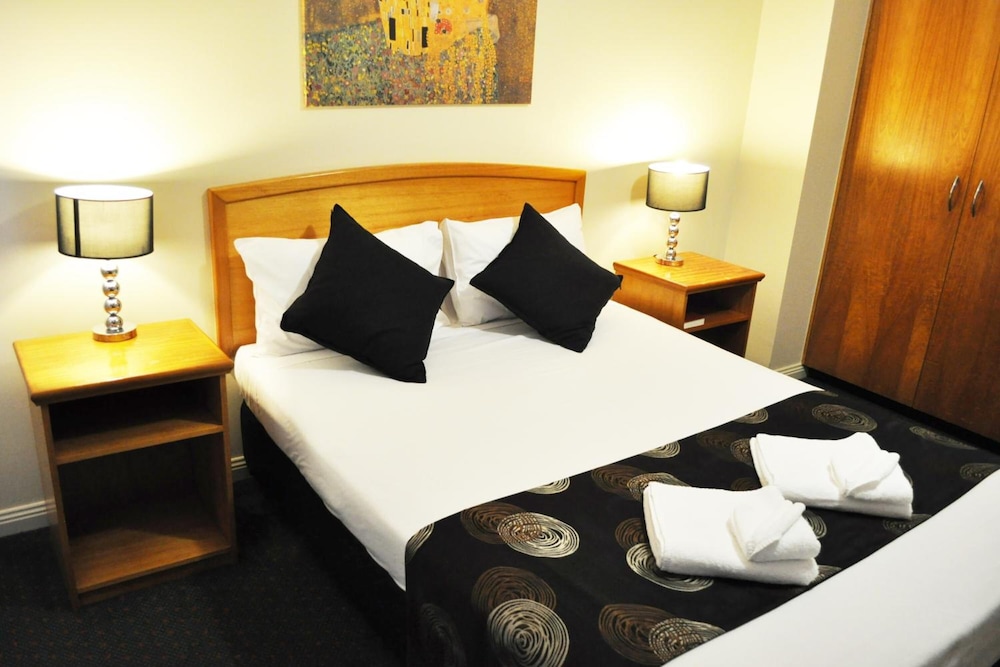 MEADOWBROOK HOTEL BRISBANE 14/40