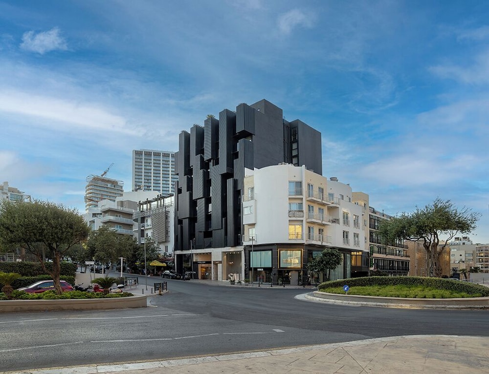 Onyx Hotel 143/163