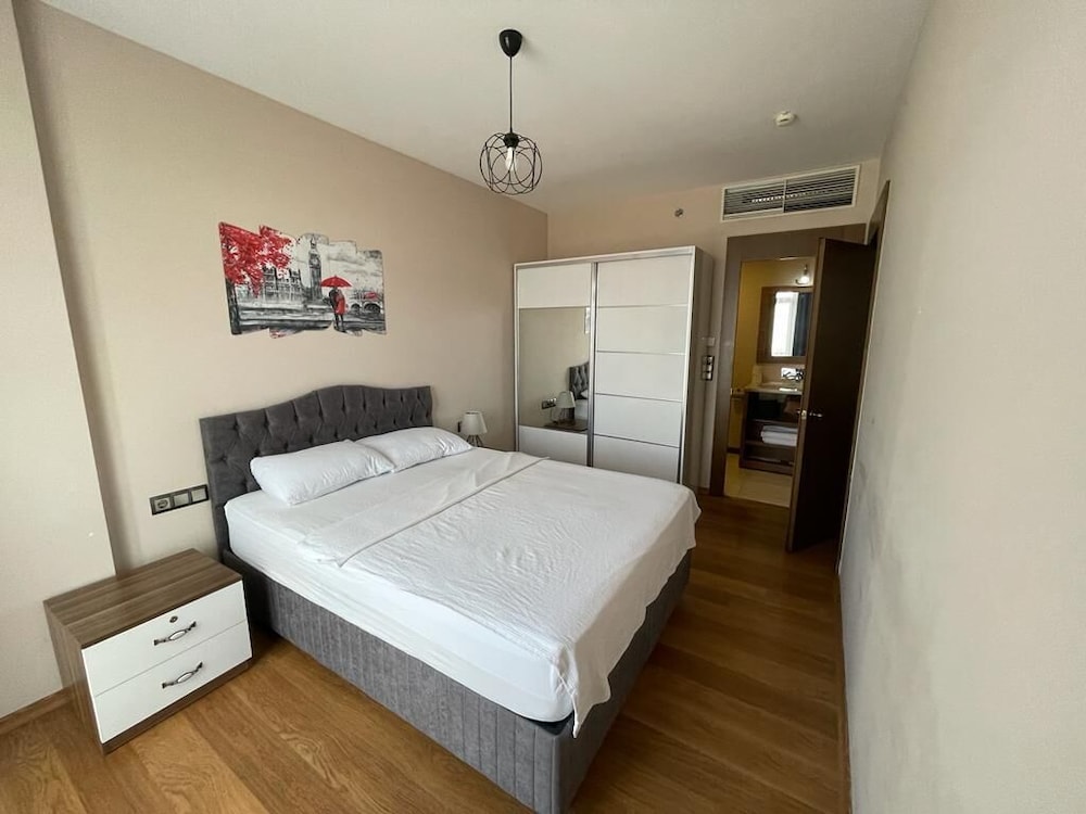 Family, 4 Beds, King Bed, 2 Bathrooms, 2 Sofa