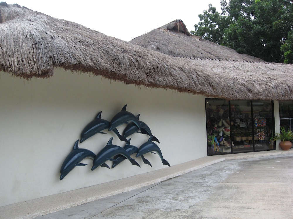 Bluewater Maribago Beach Resort in LAPU-LAPU