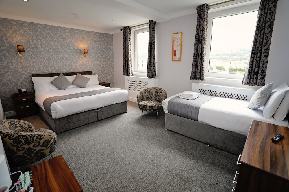 The Beaches Hotel 33/100