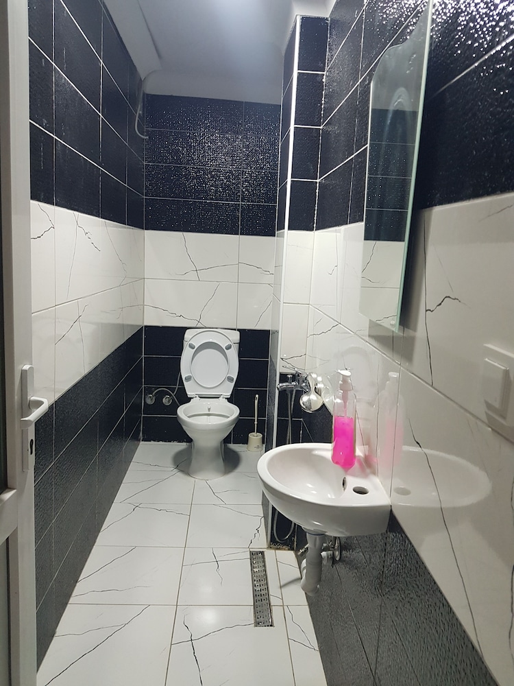 غرفة بسرير كوين، Ankara Otel Evren 4/4