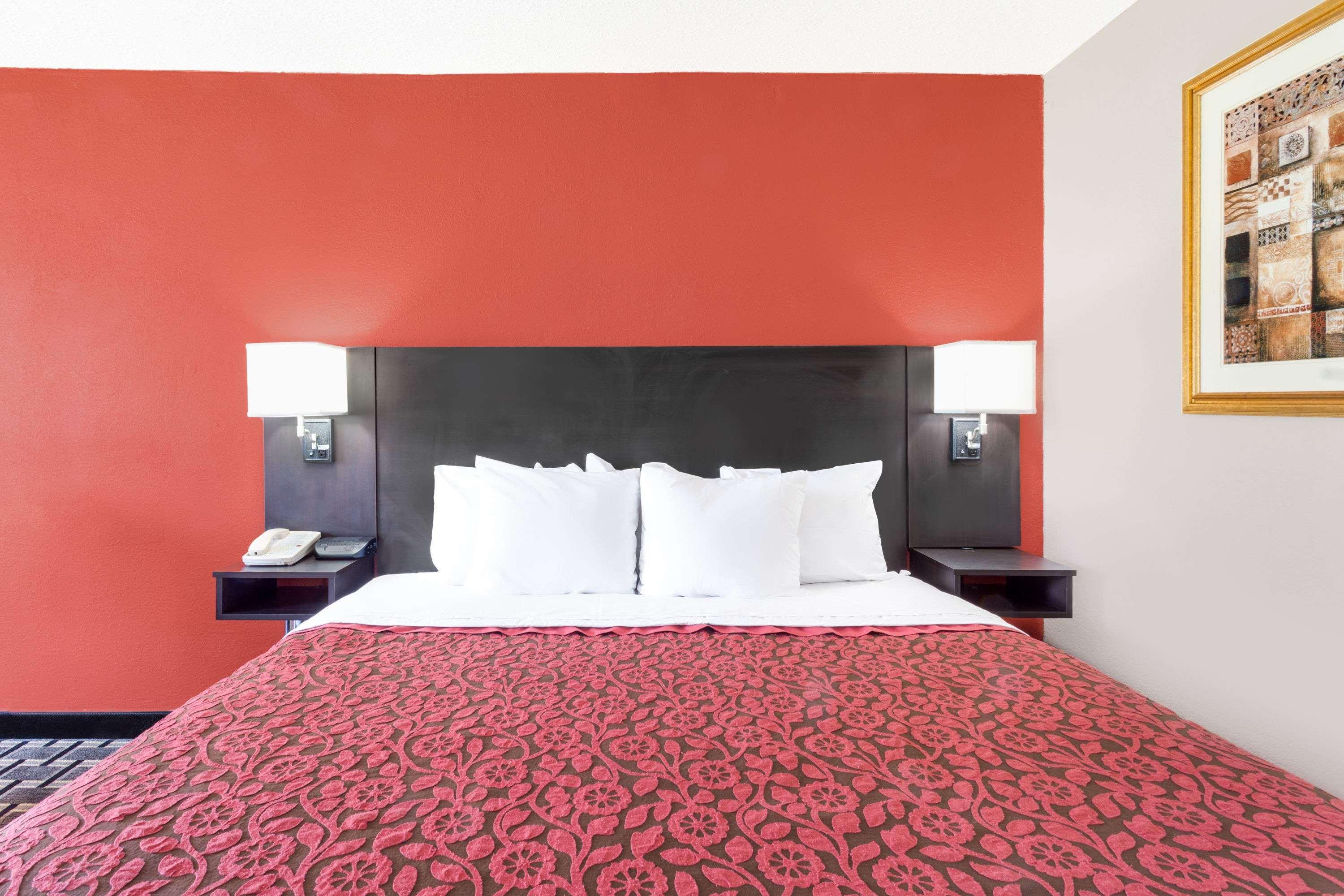 Days Inn By Wyndham Cullman 20/26
