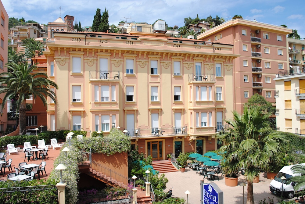 Hotel Careni Villa Italia 3/62