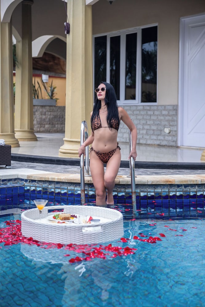 The Beverly Hills Bali 23/49