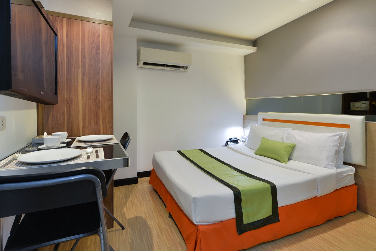 Deluxe, Double Bed