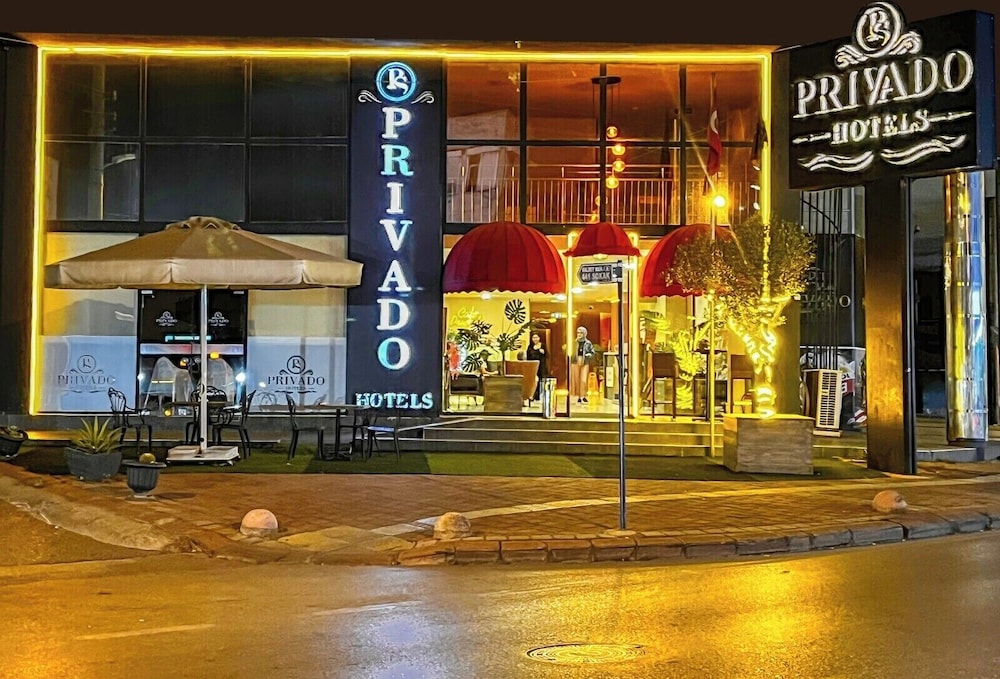 Privado Hotels 2/50