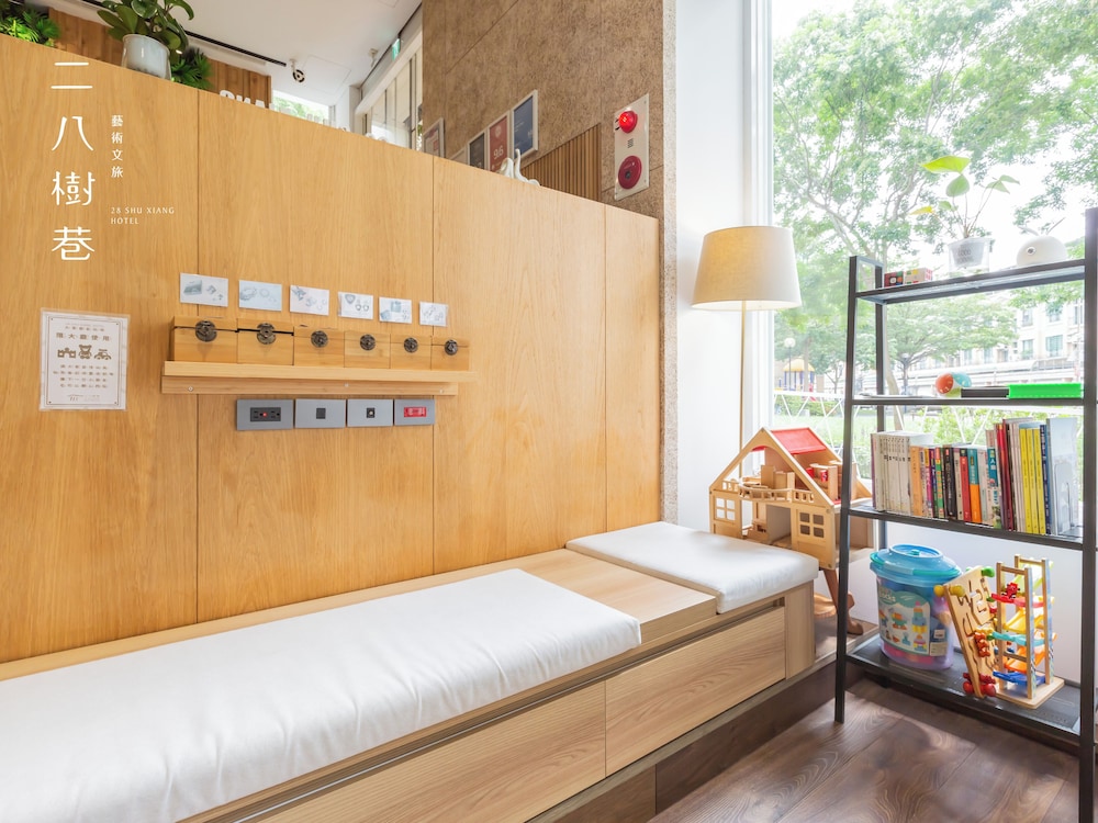 28 Shu Xiang Hotel 33/64