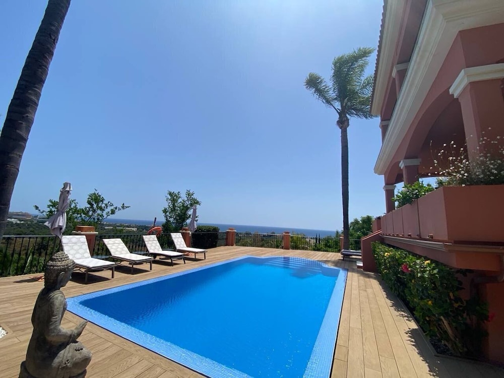 Boutique Hotel Marbella Heights 26/50