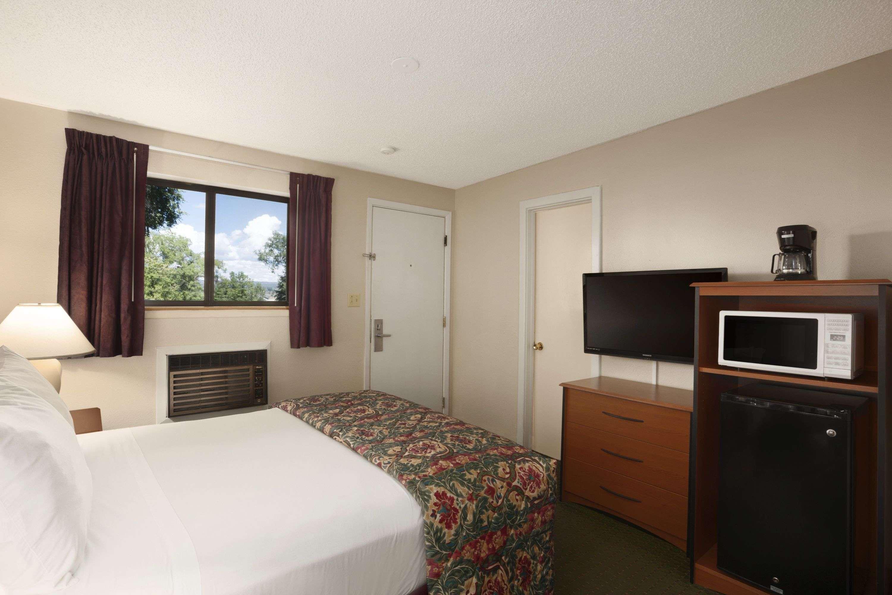 Room, Single, Queen Bed