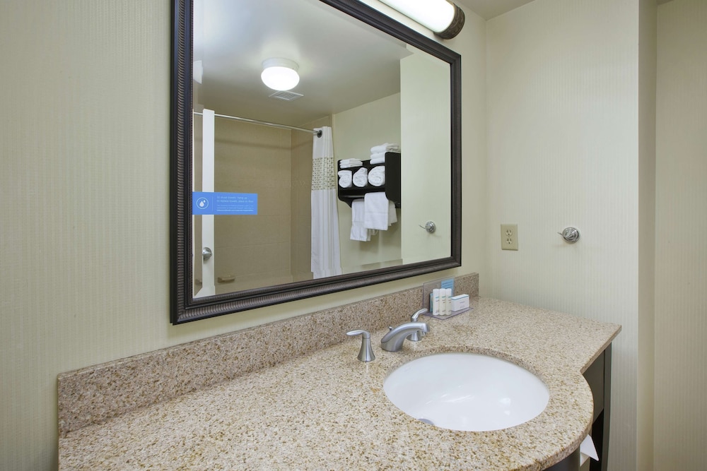 Hampton Inn Suites Plattsburgh 18/47