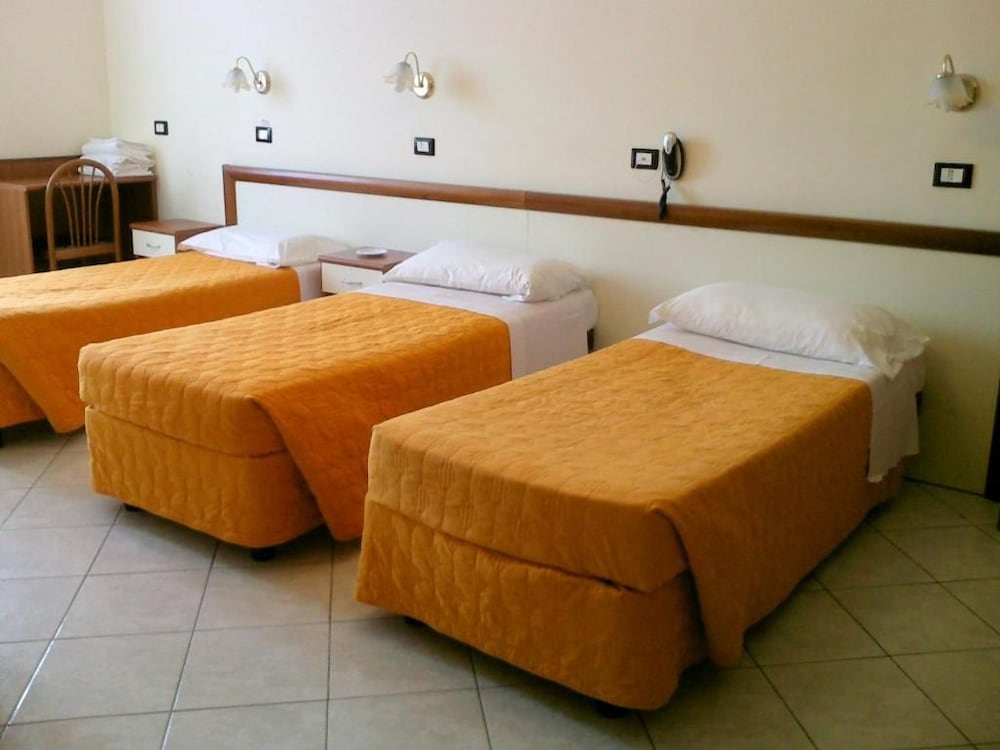 SERAFINO HOTEL 13/25