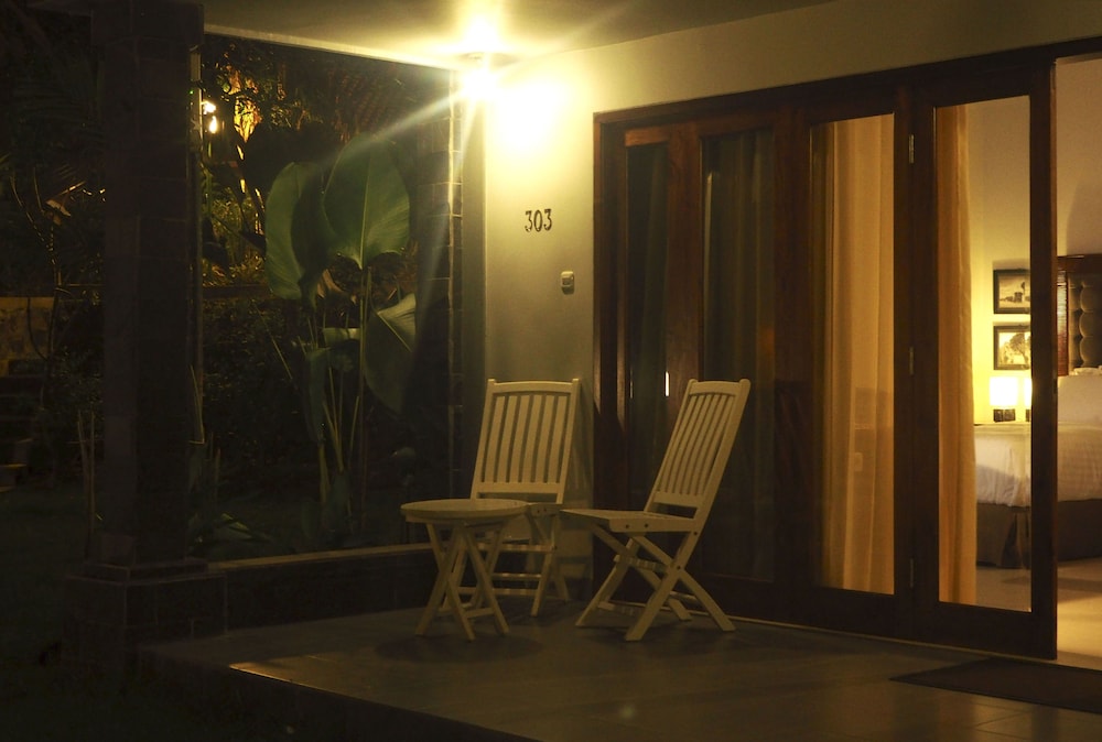 The Gecho Inn Country 18/50