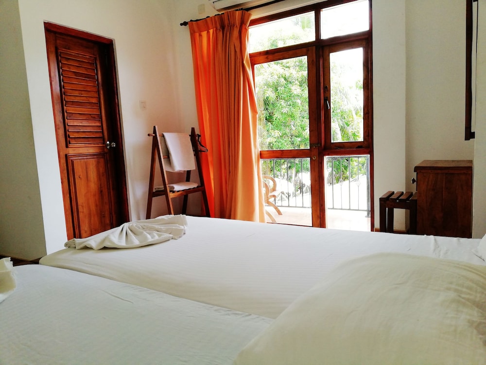 Rajarata Lodge 6/50