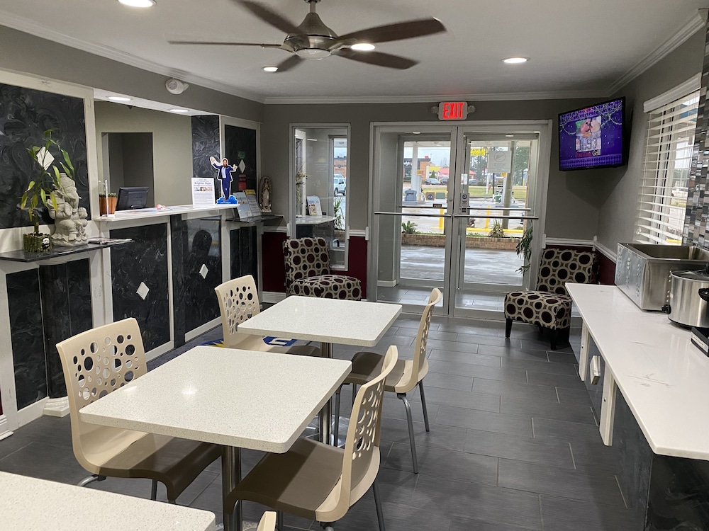 Days Inn by Wyndham Forest 26/40