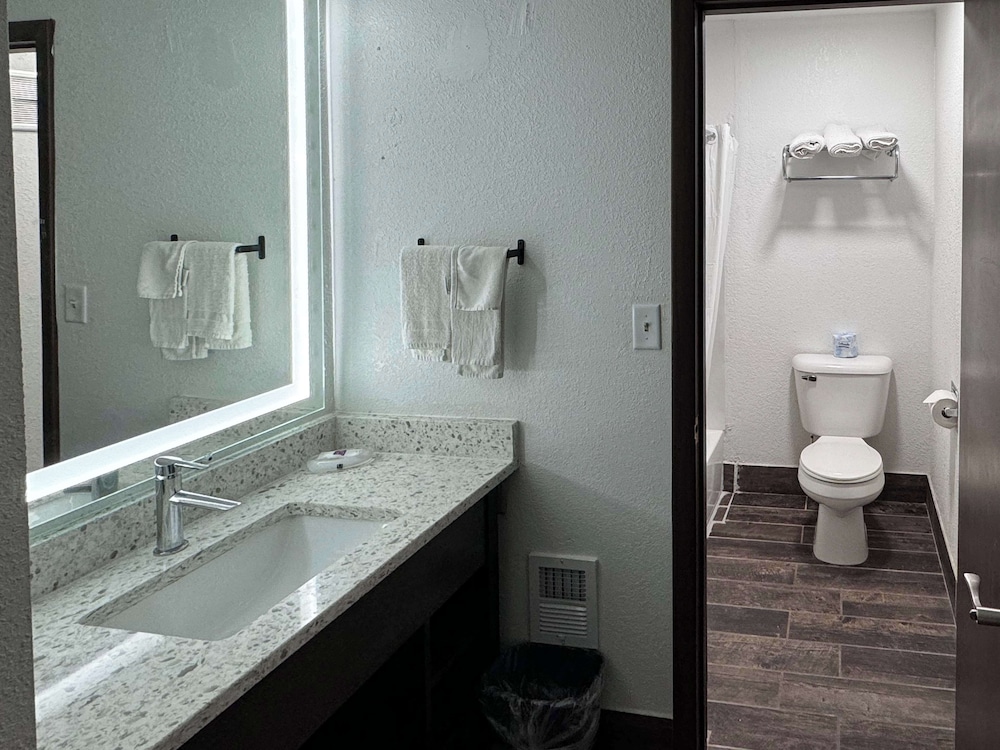 غرفة ديلوكس بسرير كينج، Motel6 Fond Du Lac, WI 5/7