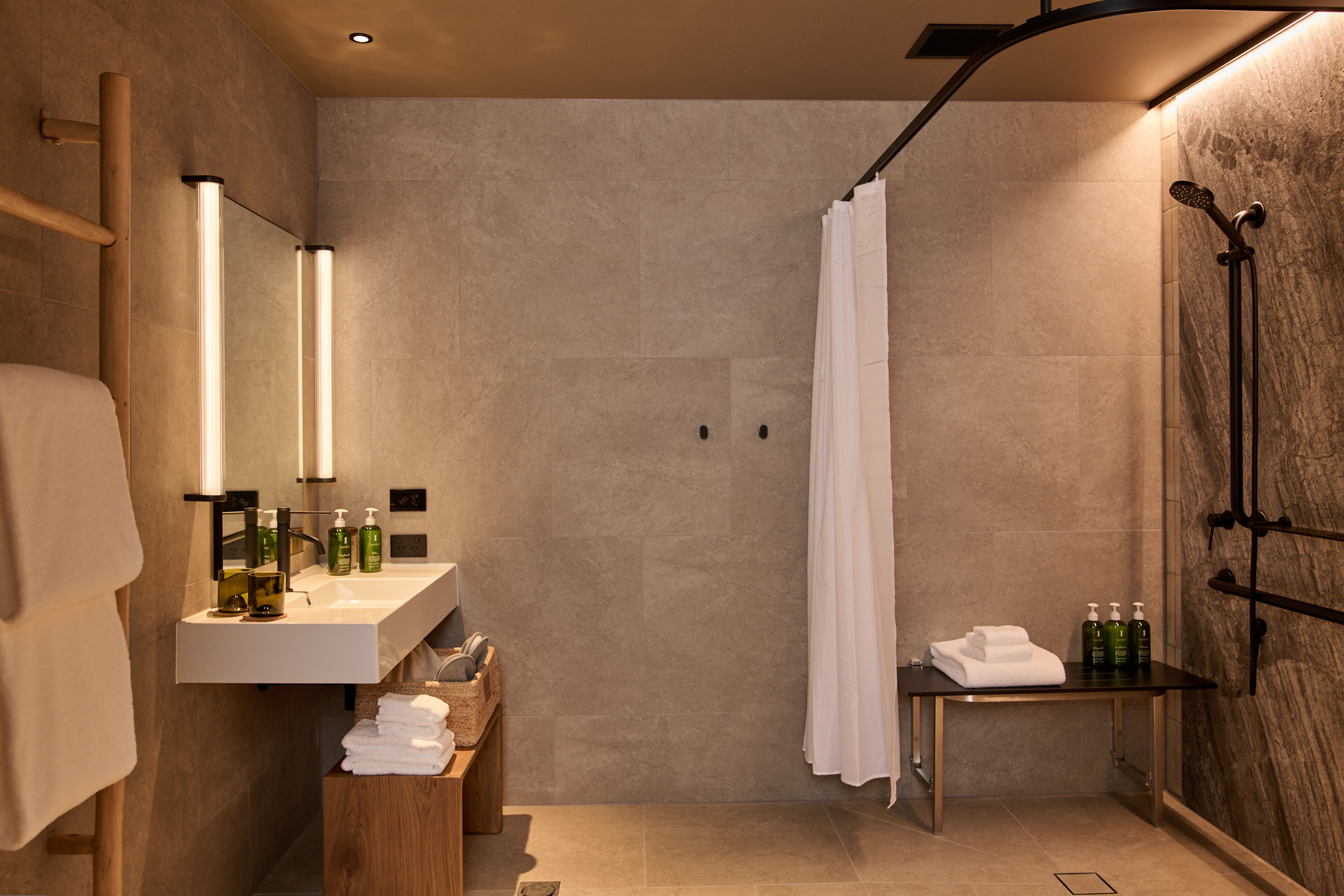 1 Hotel Melbourne 50/50