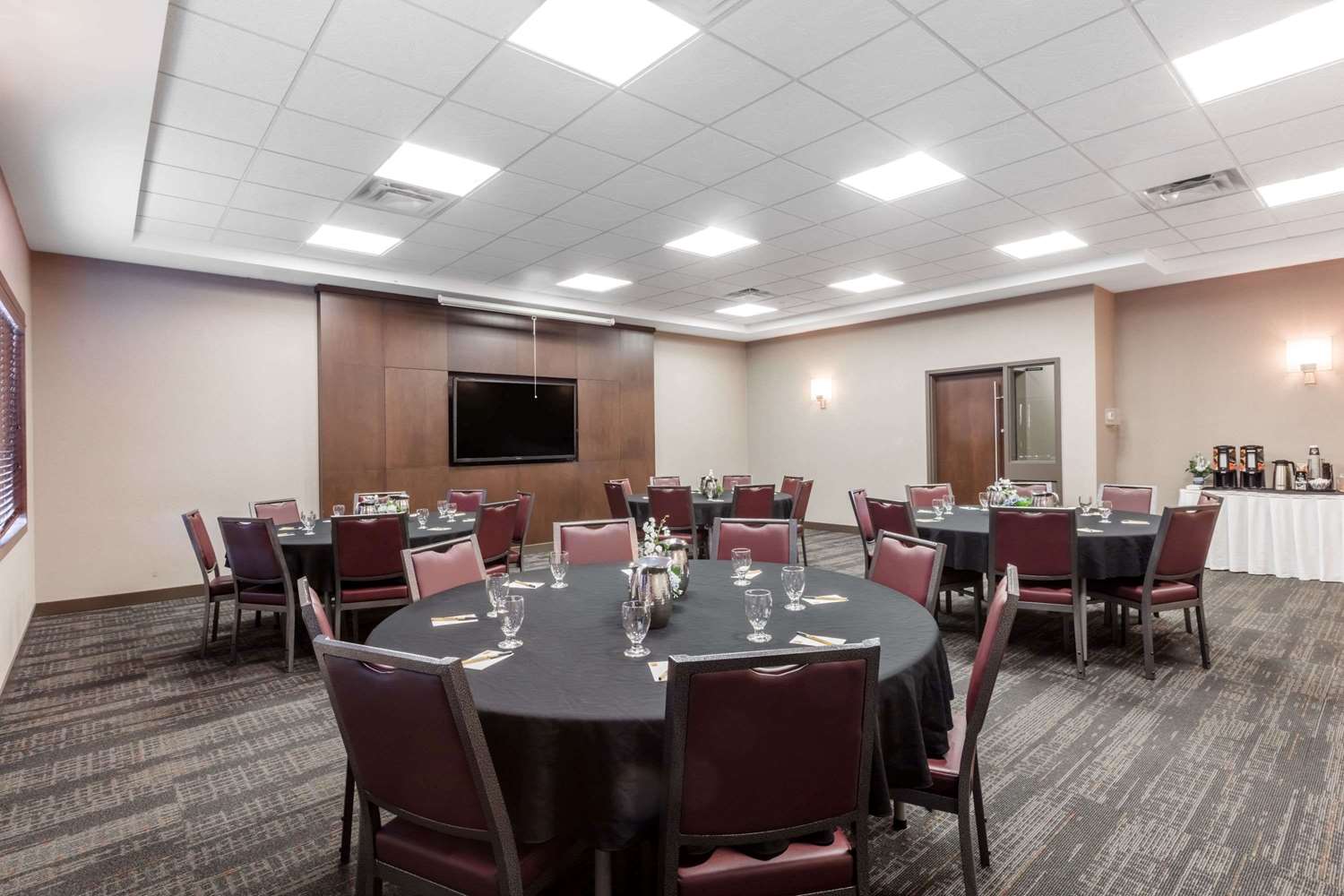 Super 8 By Wyndham Wetaskiwin 5/7