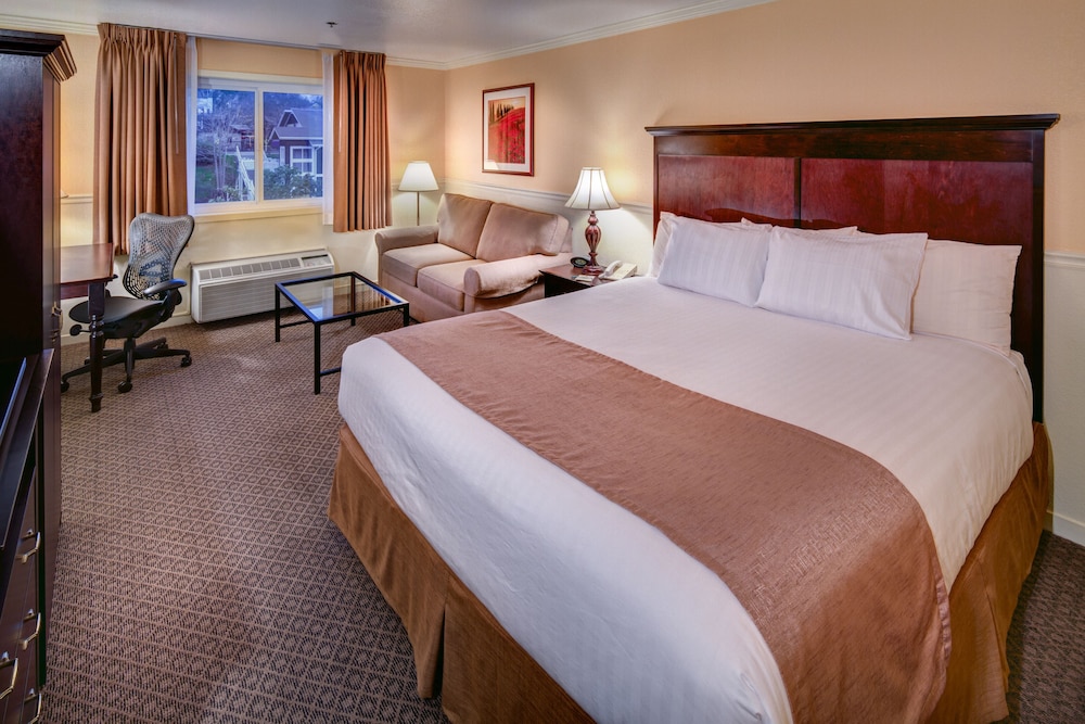 Lake Natoma Inn 8/46