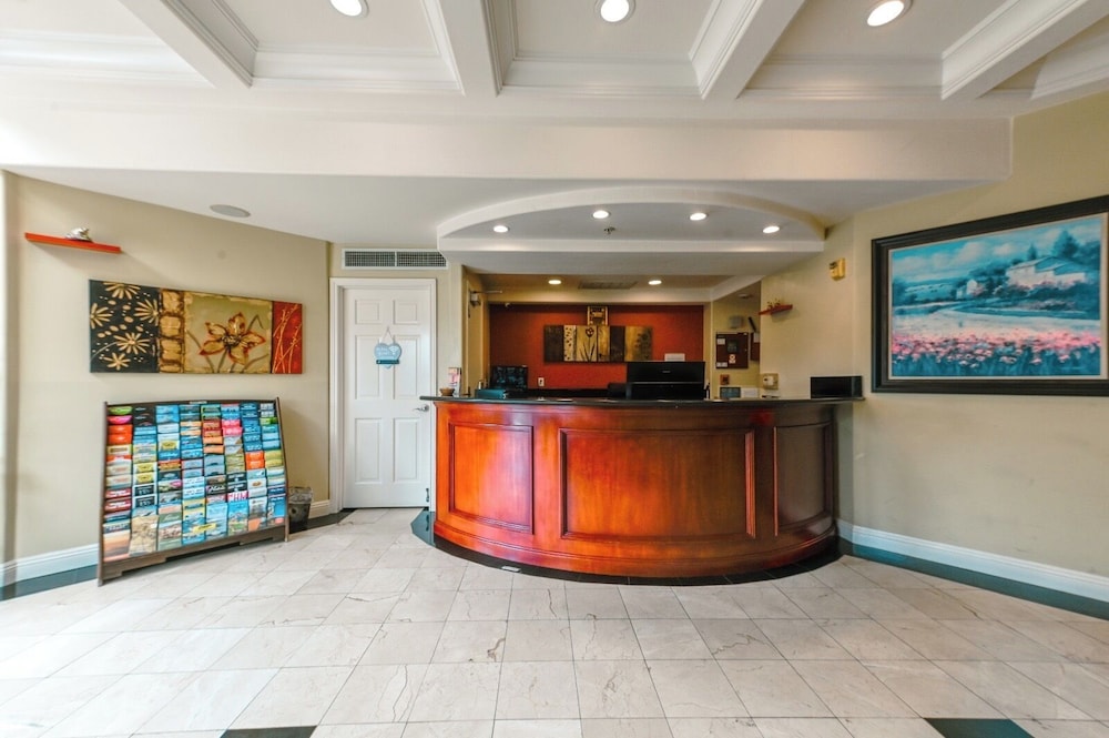 Gateway Inn and Suites Hotel 13/46