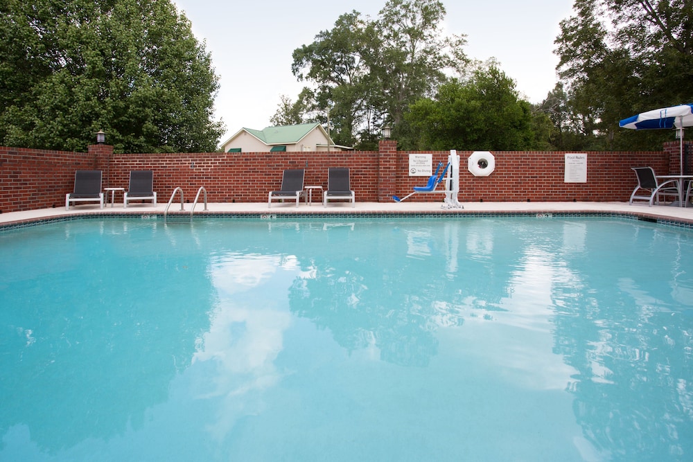 Holiday Inn Express Minden 3/63