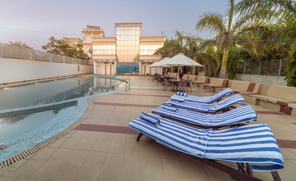 V One Hotel the Competent Palace 25/50