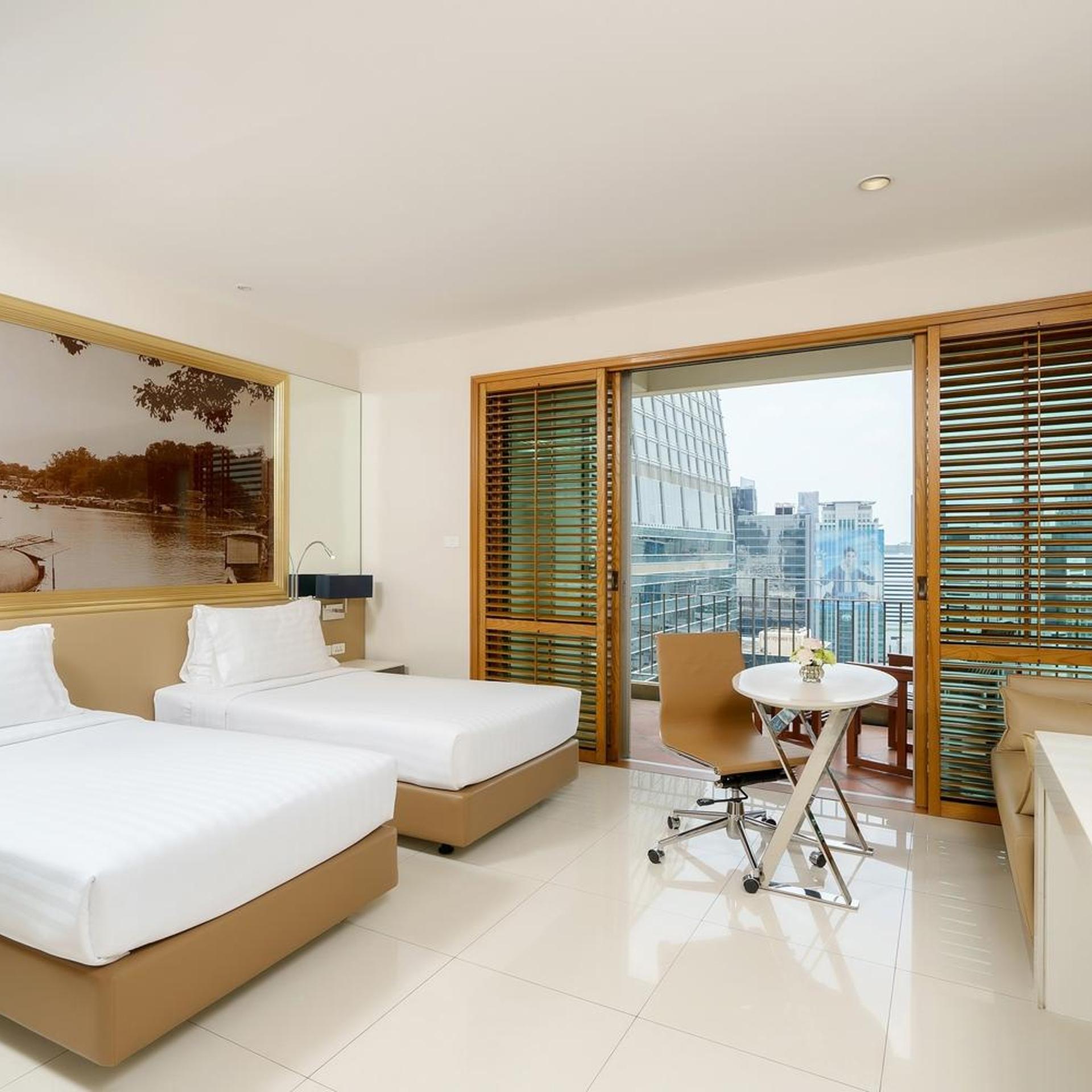 غرفة سوبيريور بسرير كينج بشرفة، Grande Centre Point Ploenchit Bangkok 4/10