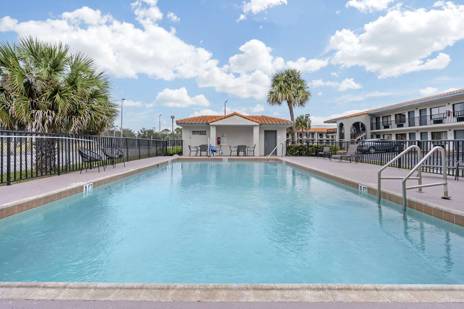 Quality Inn & Suites Orlando East - UCF Arena 43/43
