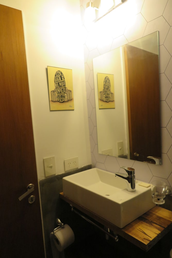 Sabatico Travelers Hostel 50/50