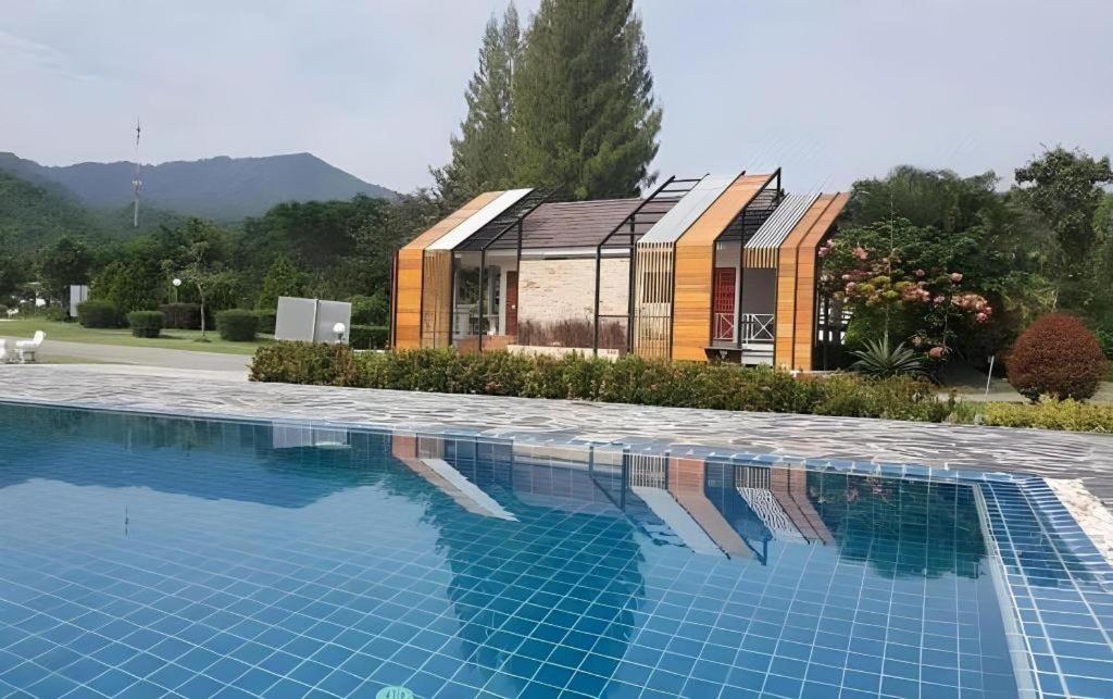 Tanaosri & Creekside Resort 7/68