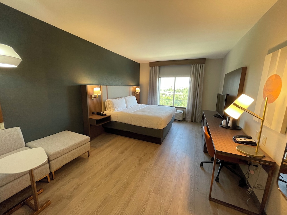 غرفة قياسية بسرير كينج، Holiday Inn Oklahoma City Airport 7/10