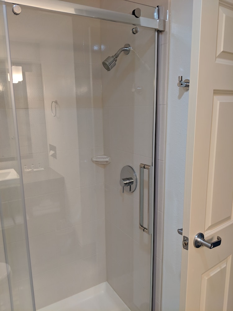 Country Inn & Suites by Radisson, Buffalo, MN 36/37