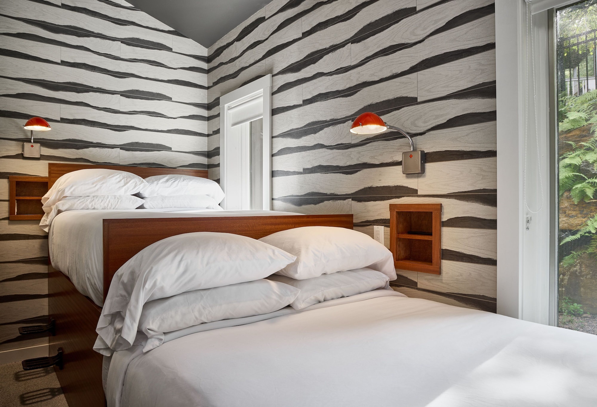 2 Bedrooms, Summit, 1 Queen and 2 Double Beds