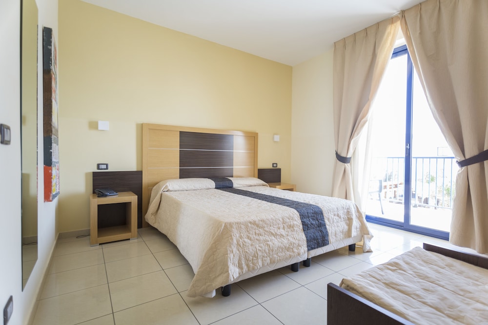 Tichos Greenblu Hotel 23/63