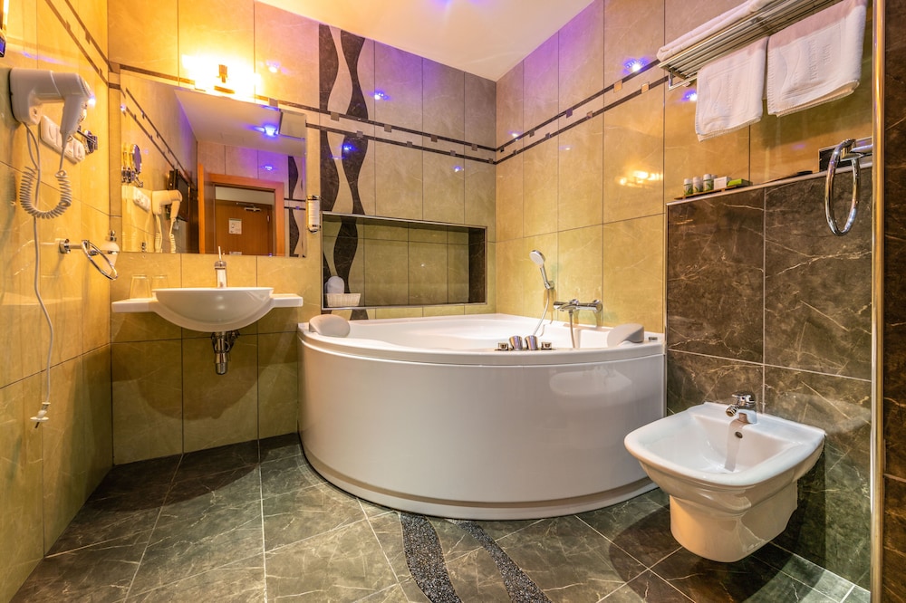 Danubia Gate Hotel 4/70