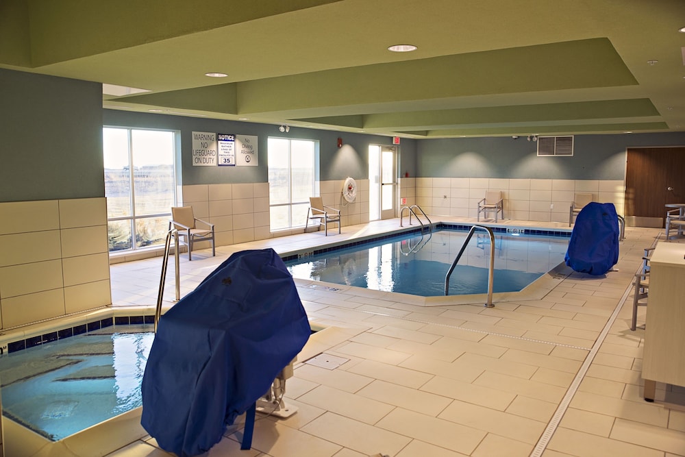 Holiday Inn Express Suites Rantoul 44/76