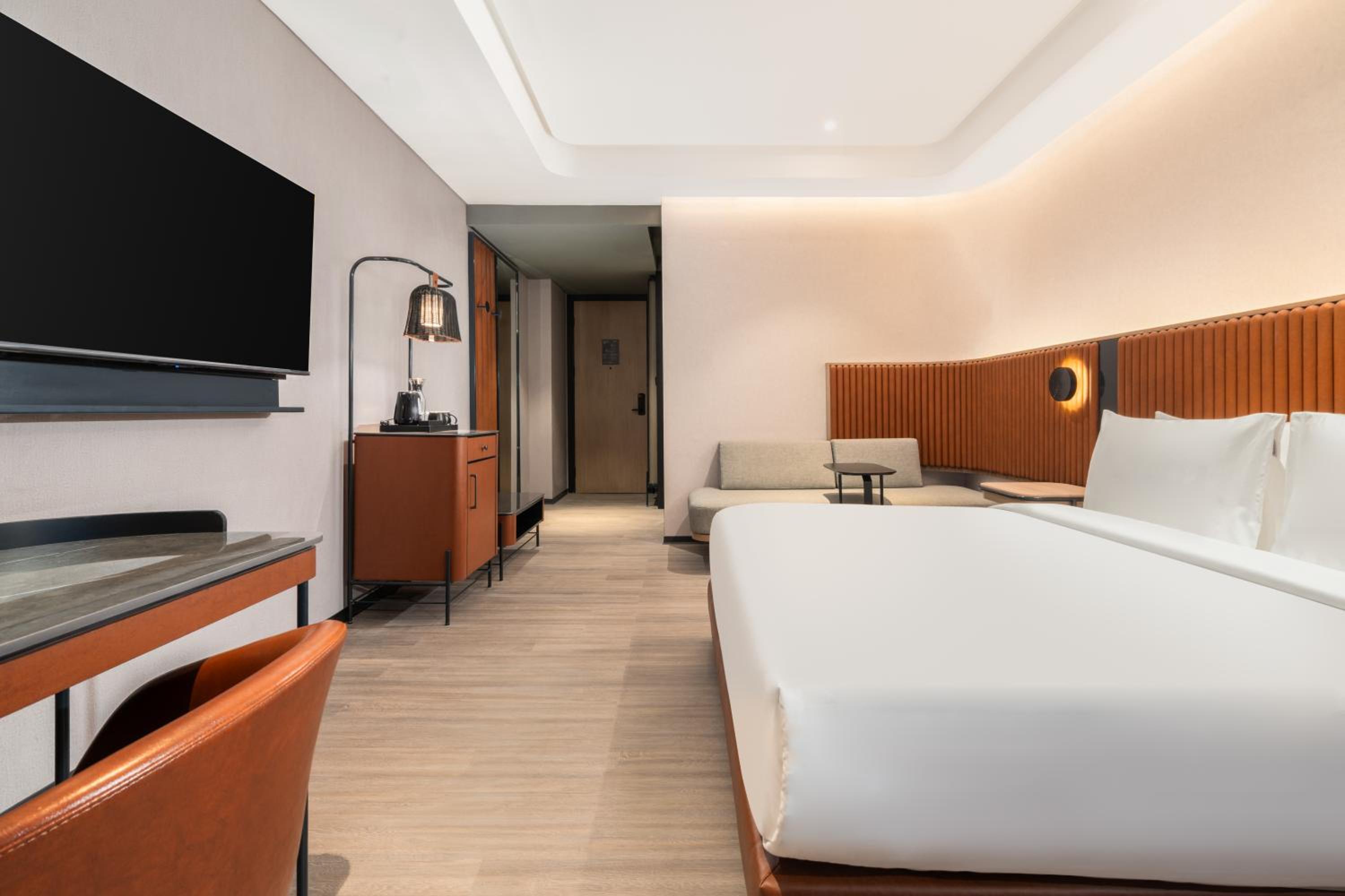EXECUTIVE, DOUBLE BED, CITY VIEW
