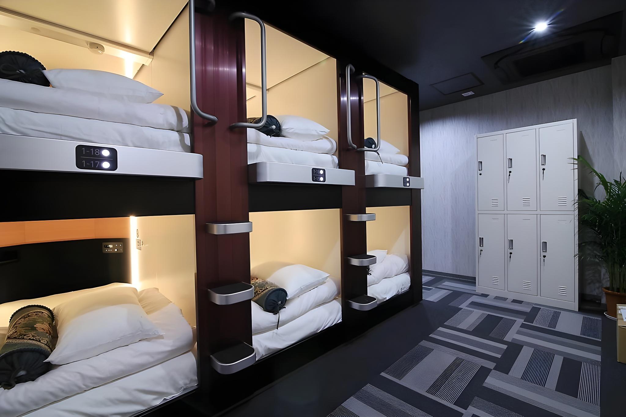 Capsule, Male Dorm