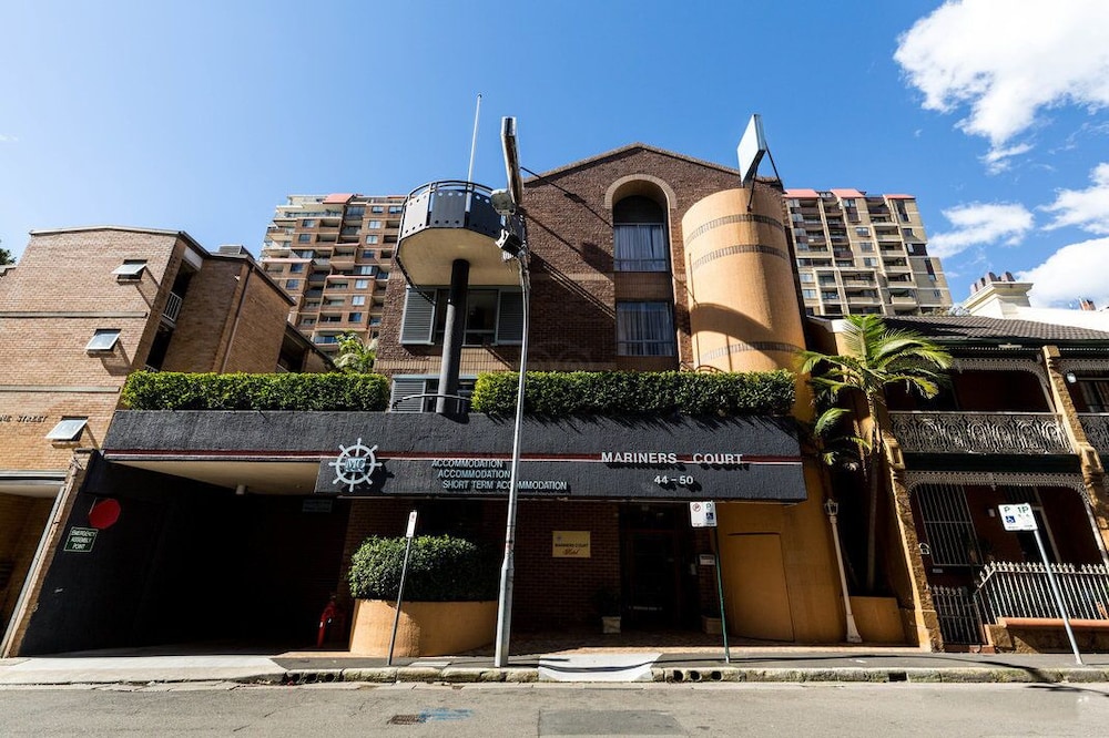 Mariners Court Hotel 3/55