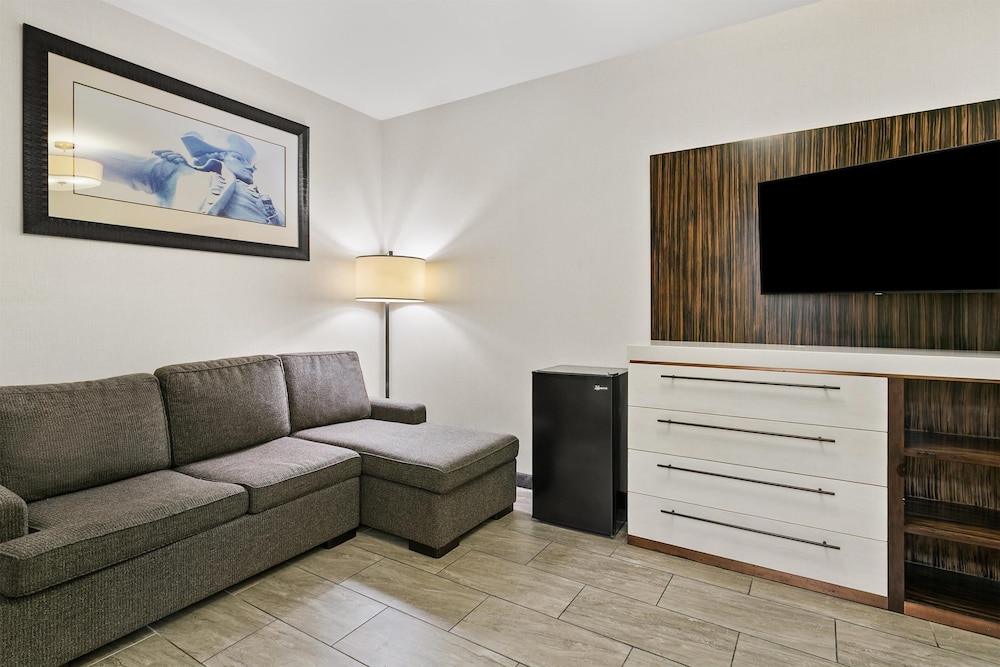 Sonesta Hotel Baltimore Inner Harbor 35/60