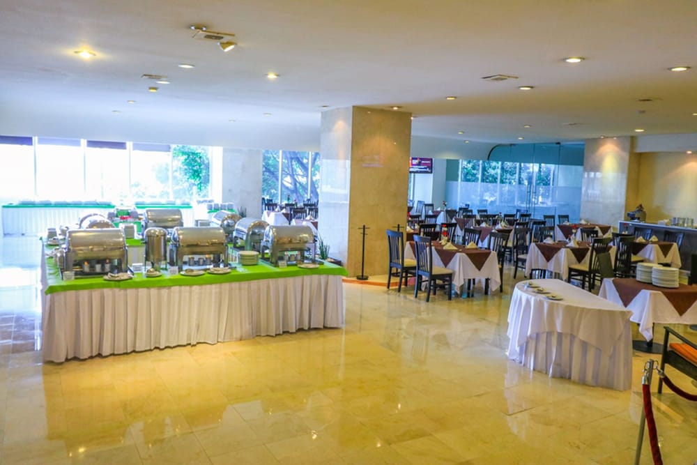 Del Prado Hotel 7/69