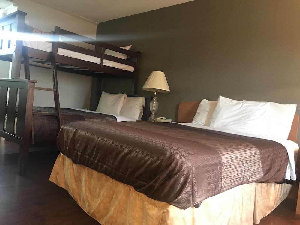 Bear Mount Inn And Suites 9/40