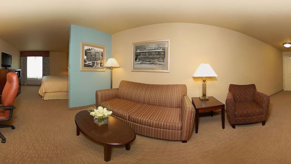 Comfort Suites Hot Springs 29/49