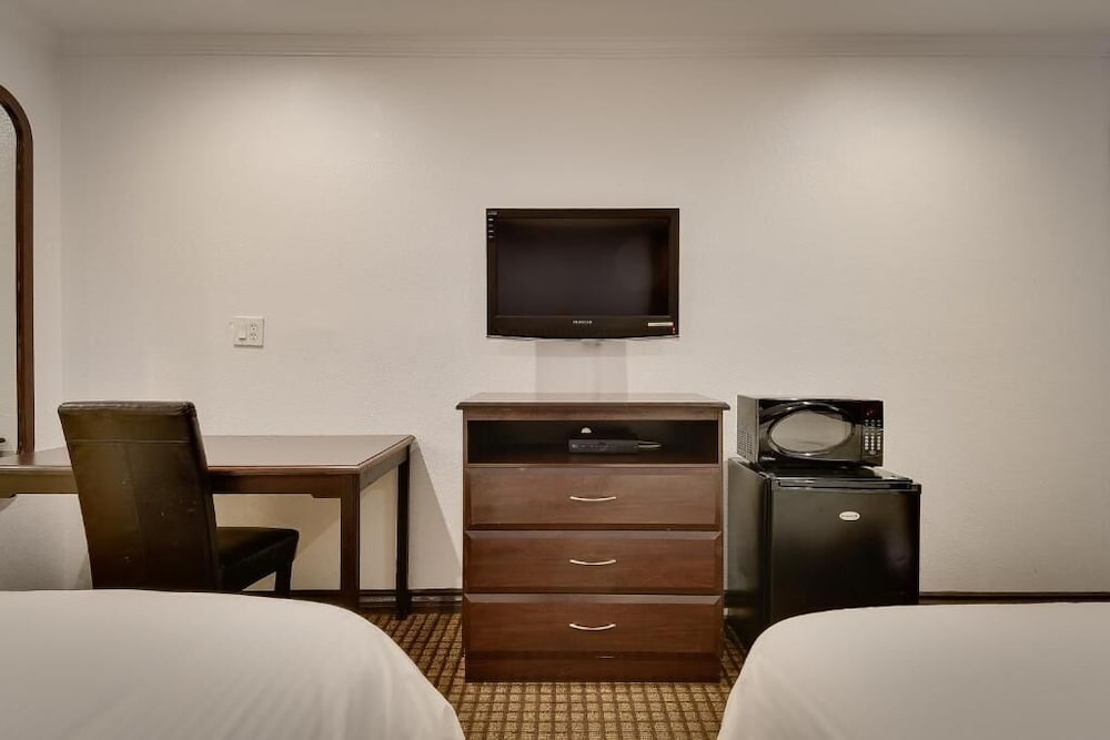 VAGABOND INN SAN PEDRO 45/49