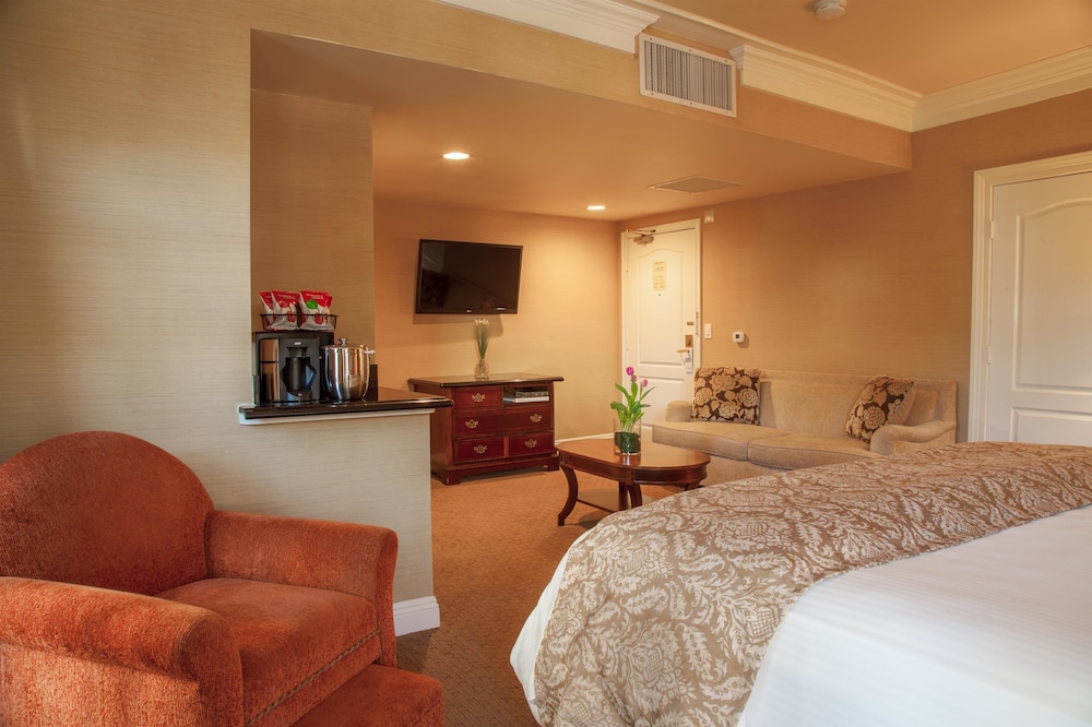 Best Western Plus Sunset Plaza Hotel 16/83