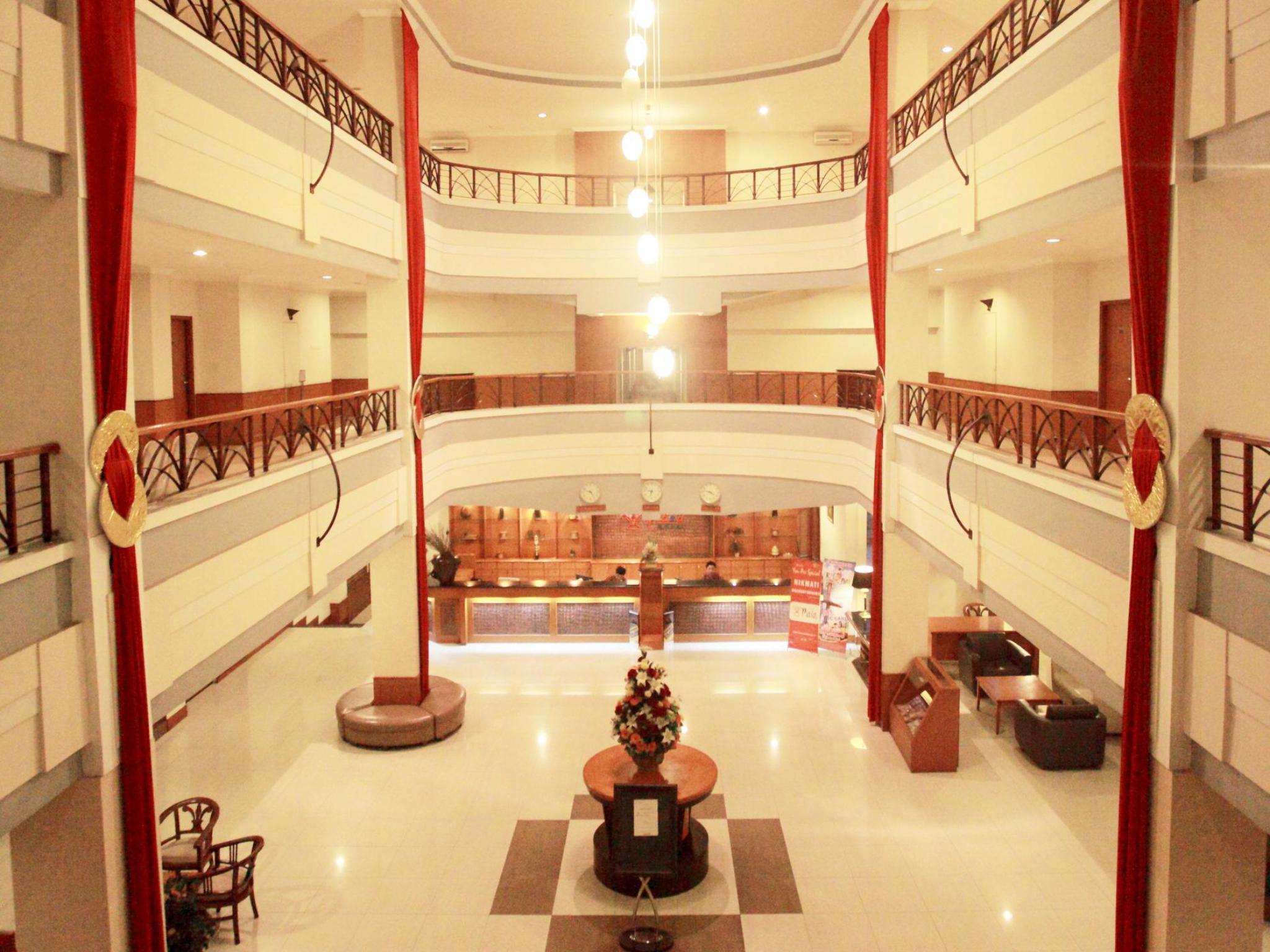 Plaza Tegal By Horison 11/37