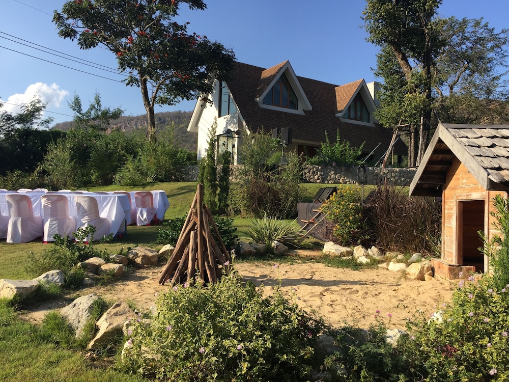 Prairie Hills Resort 48/58