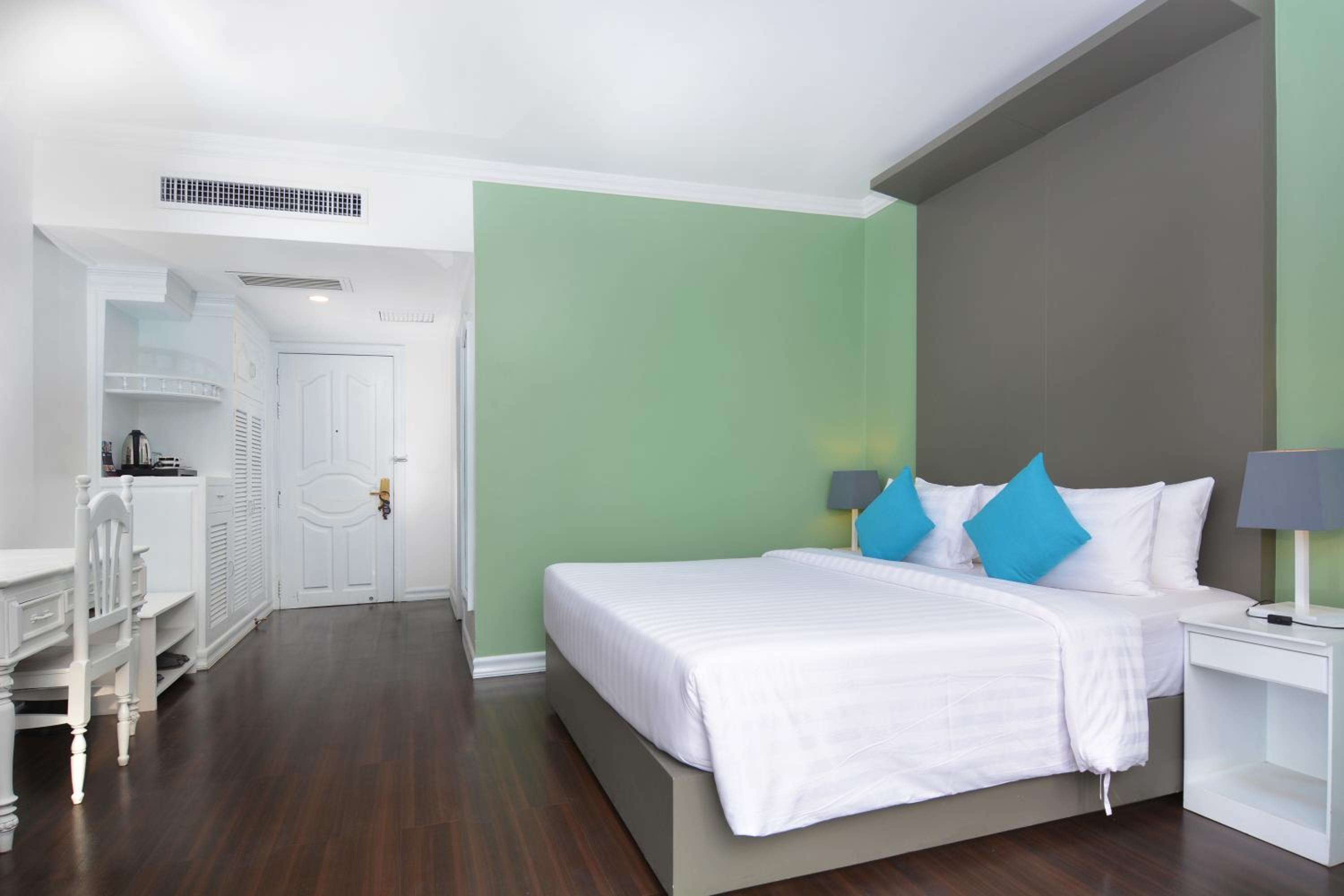 DELUXE, DOUBLE BED