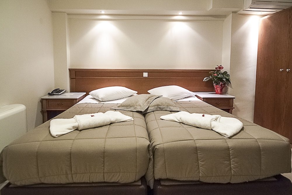 Fedriades Hotel 25/77